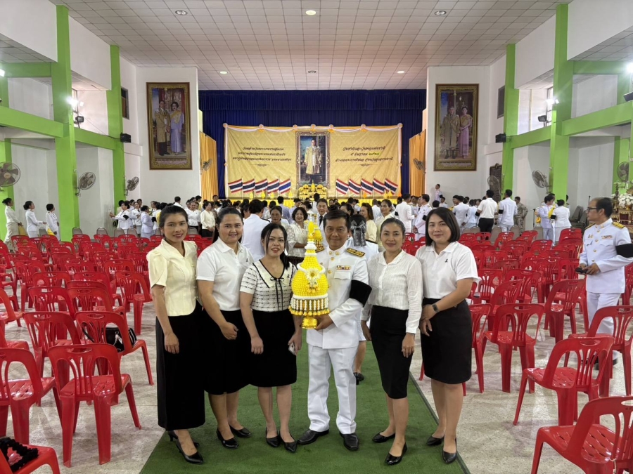 ร่วมพิธีวางพานพุ่มดอกไม้ถวายบังคม (วันคล้ายวันพระบรมราชสมภพพระบาทสมเด็จพระบรมชนกาธิเบศร มหาภูมิพลอดุลยเดชมหาราช บรมนาถบพิตร)