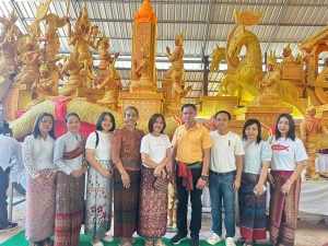 เยี่ยมชมชุมนุมคนทำเทียน